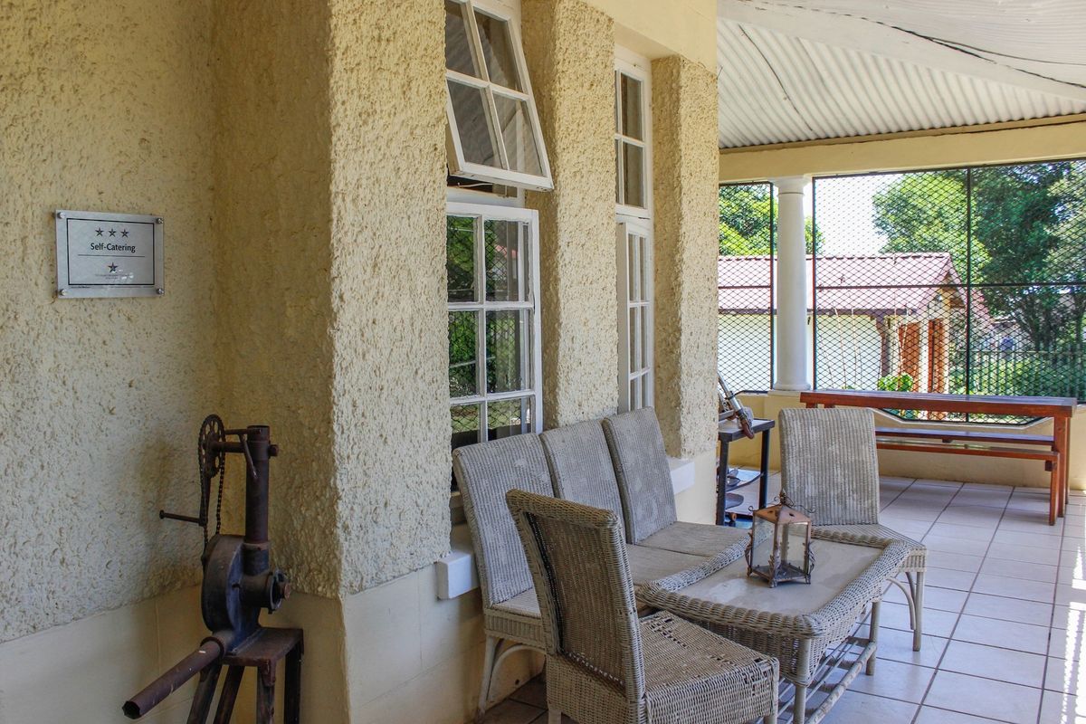 Timeless Charm Meets Modern Income - Versatile Guesthouse Retreat in Machadodorp! - Photo 4