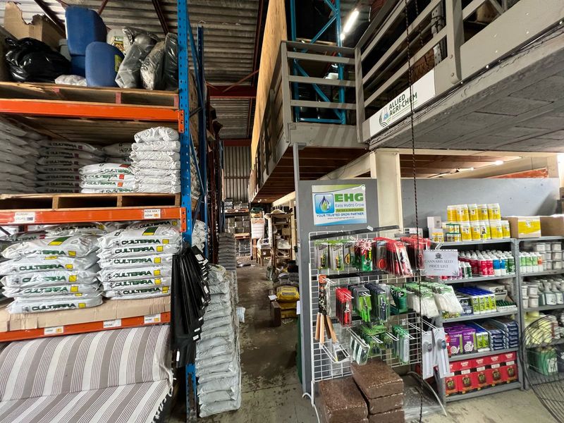 Mini warehouse to let in prime westmead location. - Photo 2