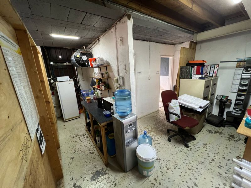 Mini warehouse to let in prime westmead location. - Photo 7