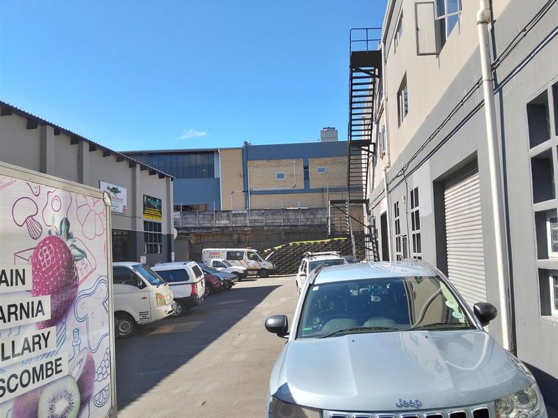 Warehouse for sale with seperate entrance. - Photo 5