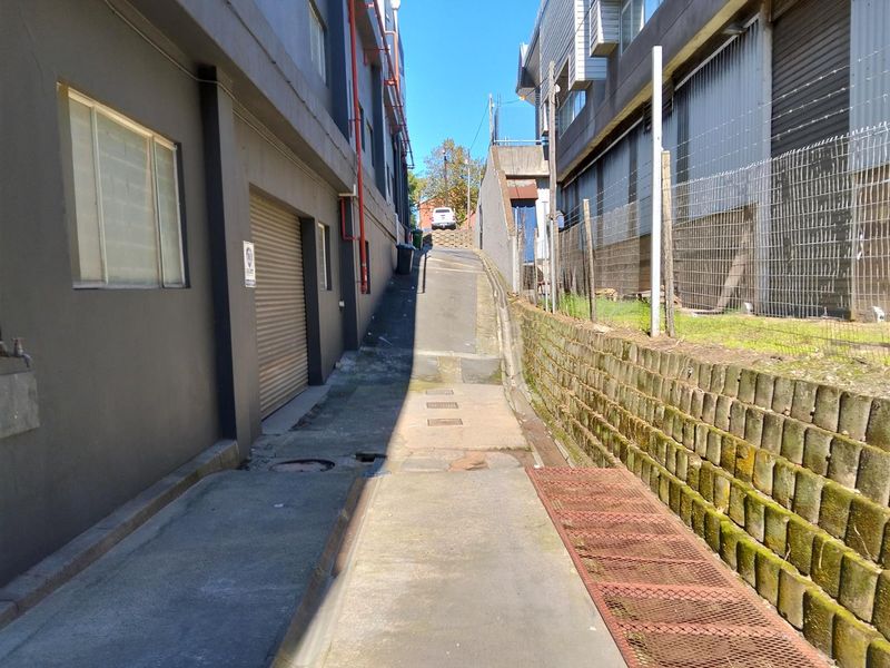 Warehouse for sale with seperate entrance. - Photo 3