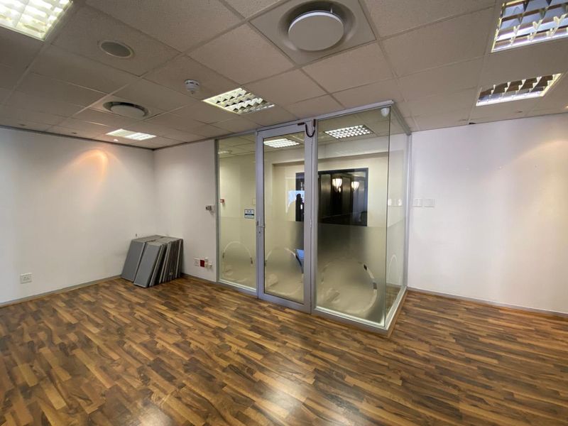 Offices to Let in City Centre - Photo 8