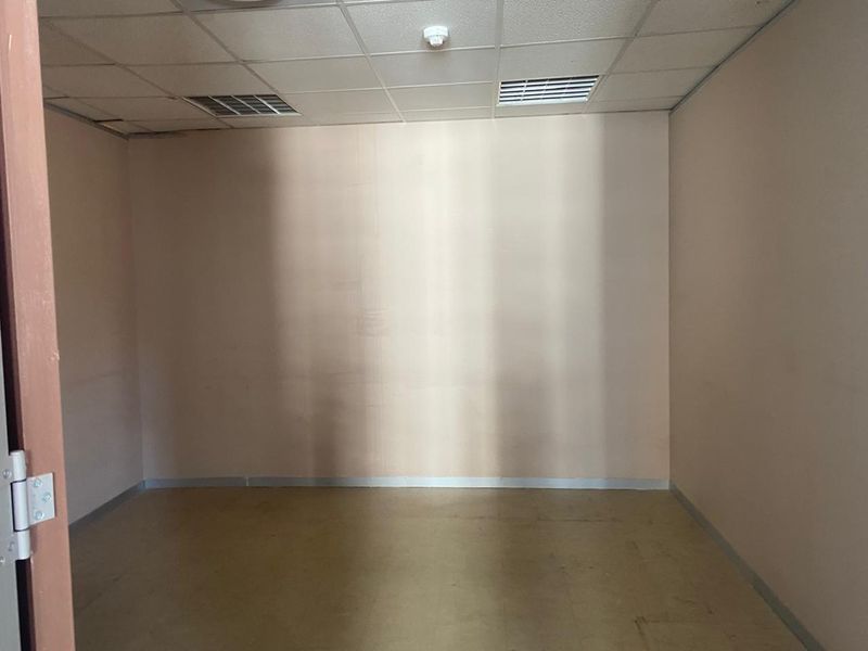 Offices to Let in City Centre - Photo 10