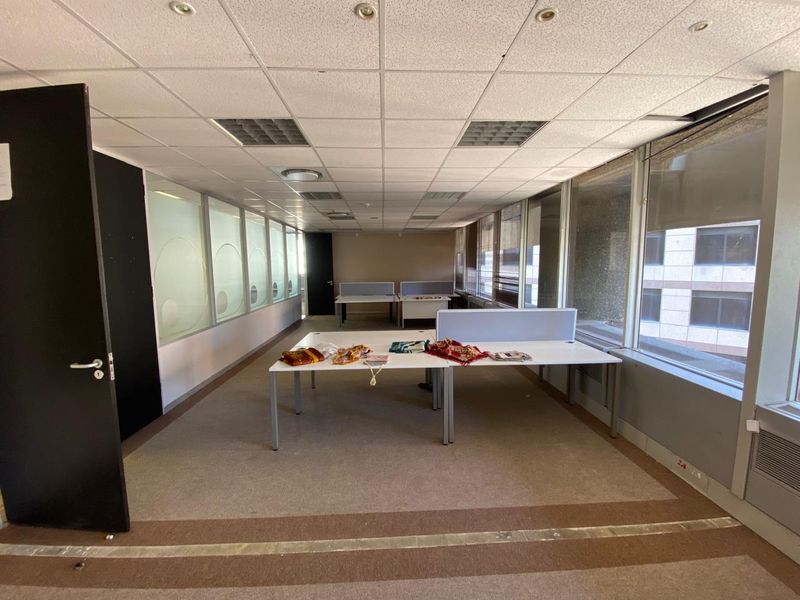 Offices to Let in City Centre - Photo 3