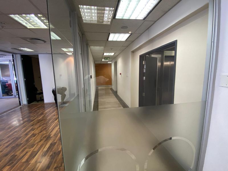Offices to Let in City Centre - Photo 4