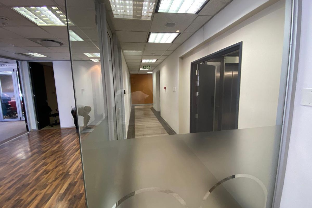 Offices to Let in City Centre - Photo 4