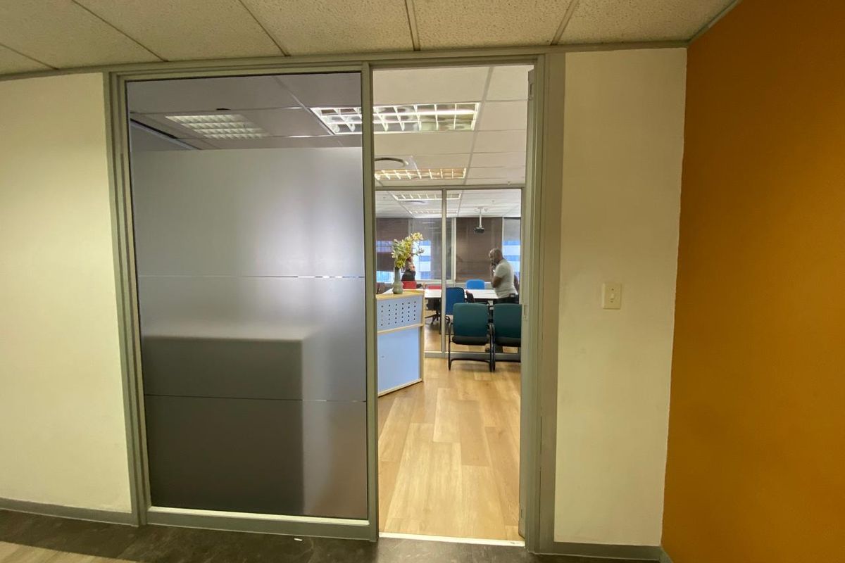 Offices to Let in City Centre - Photo 2