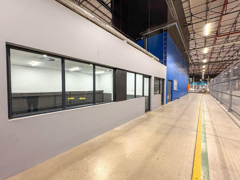 One of a kind full business premises to let. - Photo 9