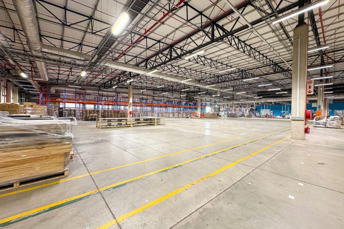 One of a kind full business premises to let. - Photo 3