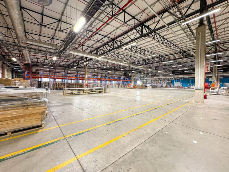 One of a kind full business premises to let. - Photo 3