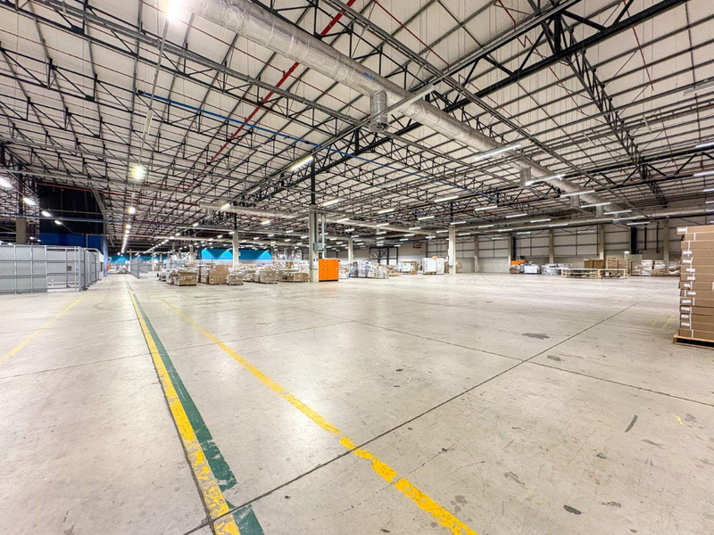 One of a kind full business premises to let. - Photo 5