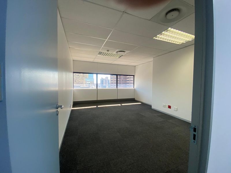 Offices To Rent in City Centre - Photo 9
