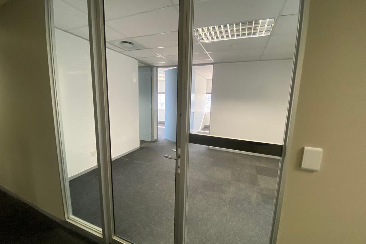 Offices To Rent in City Centre - Photo 4