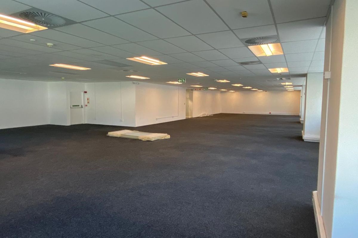 Open Plan Offices to Let - Photo 5