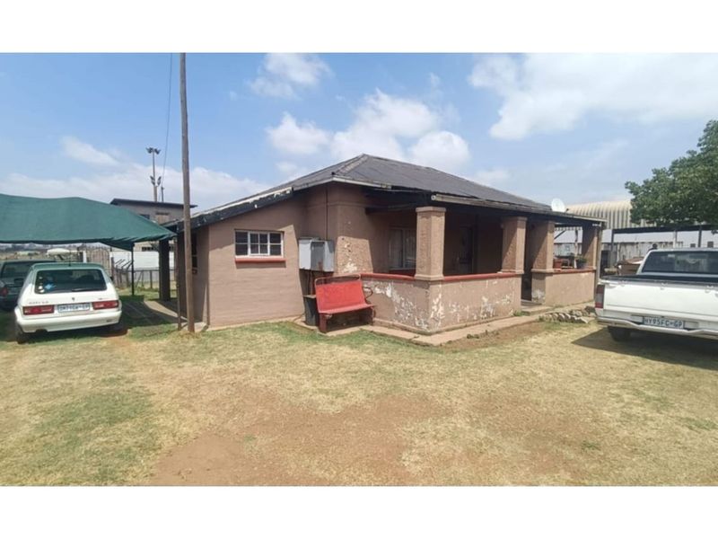 "Charming Eco-Friendly Commercial Gem in Sharpeville" - Photo 4