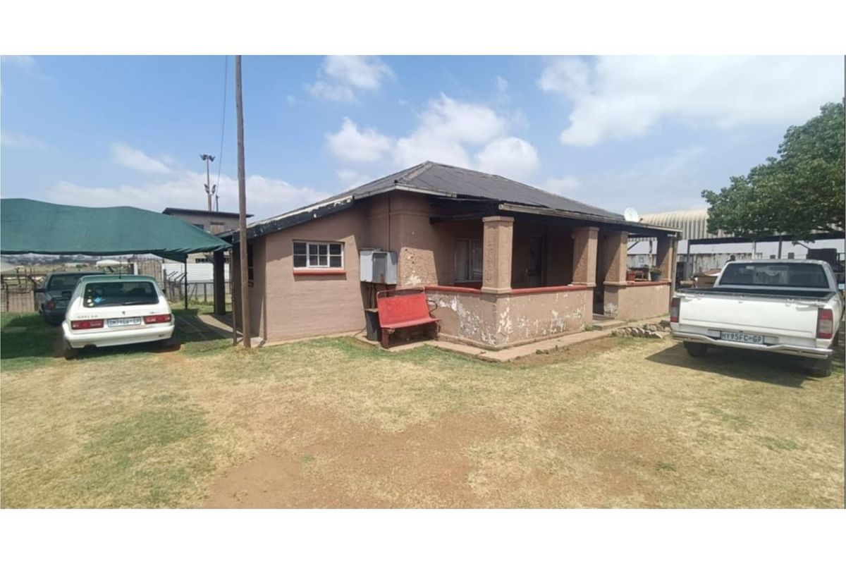 "Charming Eco-Friendly Commercial Gem in Sharpeville" - Photo 4