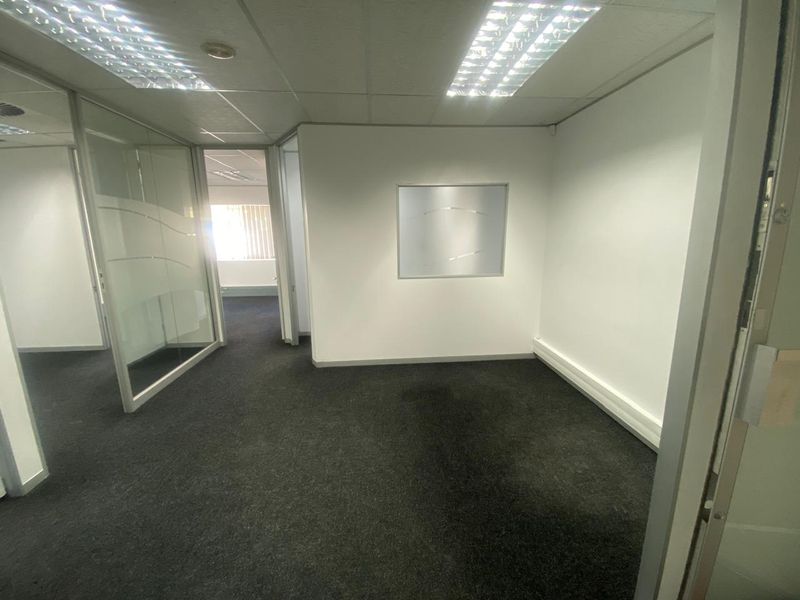 Offices to Rent in Long Street - Photo 9