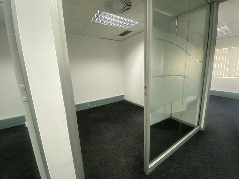 Offices to Rent in Long Street - Photo 5