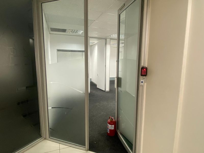 Offices to Rent in Long Street - Photo 3