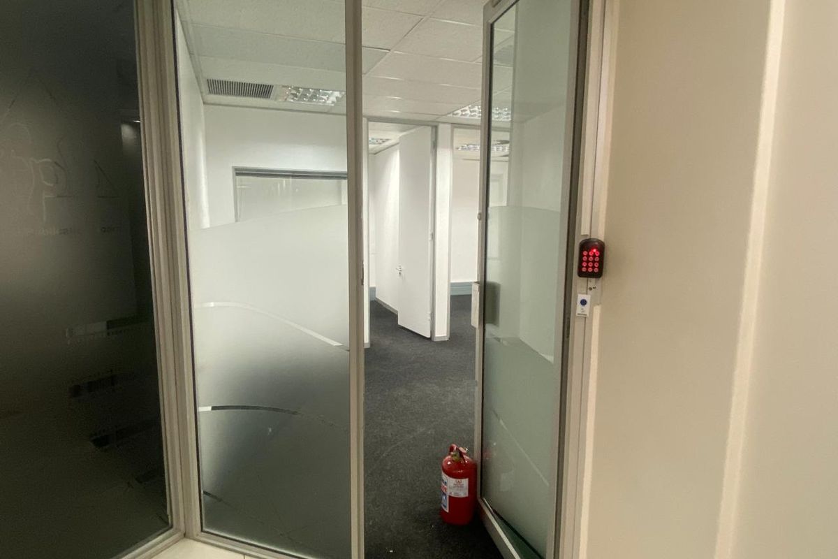 Offices to Rent in Long Street - Photo 3