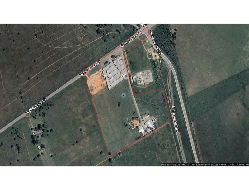 For Sale: Exceptional 10-Hectare Property with Storage Units, Residences, and More in Flamwood - Photo 2