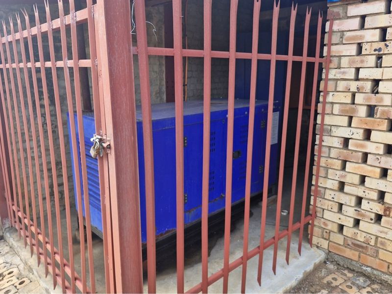 For Sale: Exceptional 10-Hectare Property with Storage Units, Residences, and More in Flamwood - Photo 5