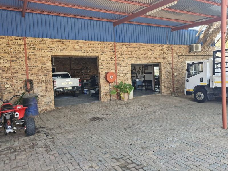 For Sale: Exceptional 10-Hectare Property with Storage Units, Residences, and More in Flamwood - Photo 10