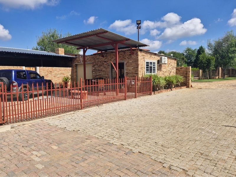 For Sale: Exceptional 10-Hectare Property with Storage Units, Residences, and More in Flamwood - Photo 7