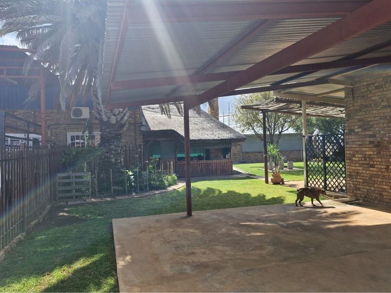 For Sale: Exceptional 10-Hectare Property with Storage Units, Residences, and More in Flamwood - Photo 6