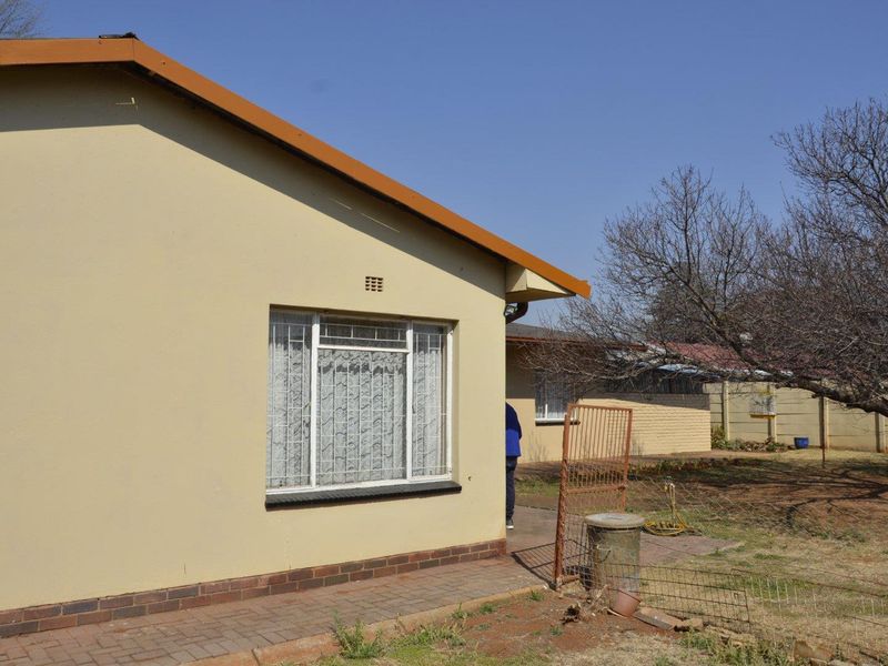 House For Sale in Meyerton Park, Meyerton - Photo 2