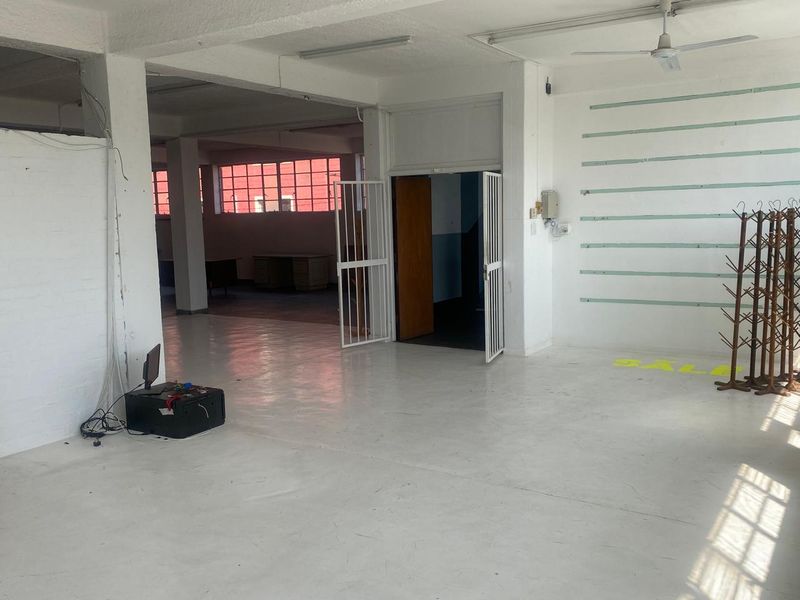 Commercial Unit to Let in Foreshore - Photo 3