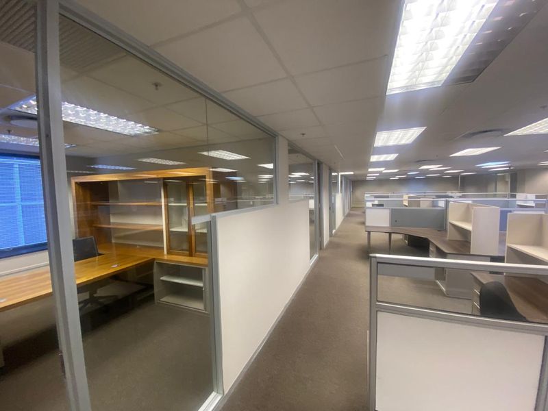 Full Floorplate Office Space to Let - Photo 10