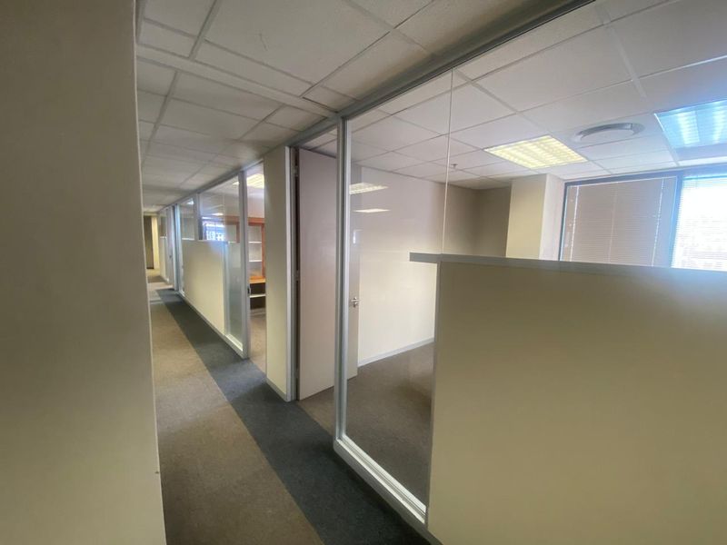 Full Floorplate Office Space to Let - Photo 9