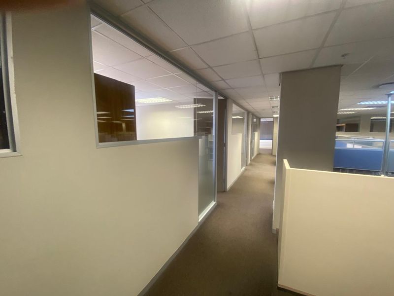 Full Floorplate Office Space to Let - Photo 8
