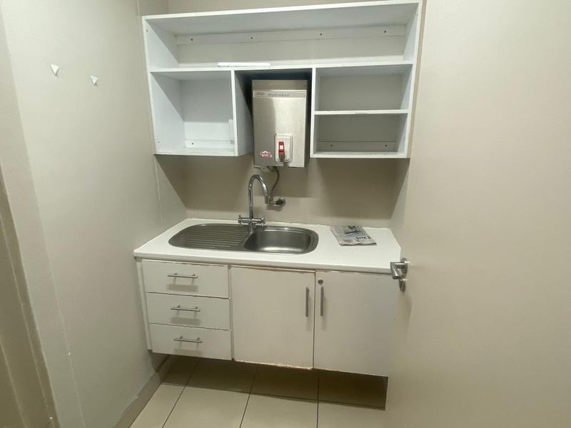 Full Floorplate Office Space to Let - Photo 2