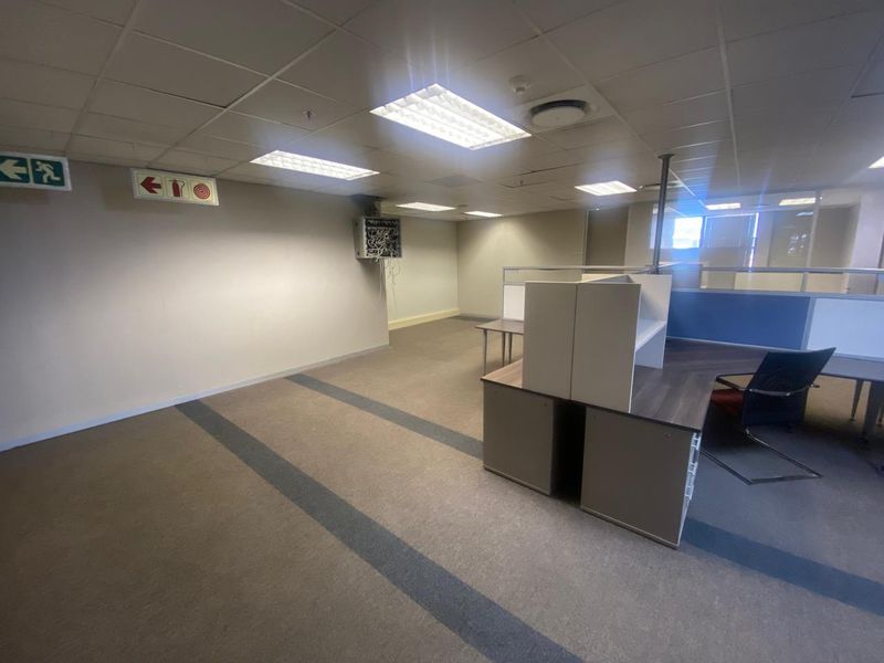 Full Floorplate Office Space to Let - Photo 3