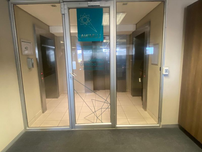 Office Space to Let in Cape Town - Photo 4