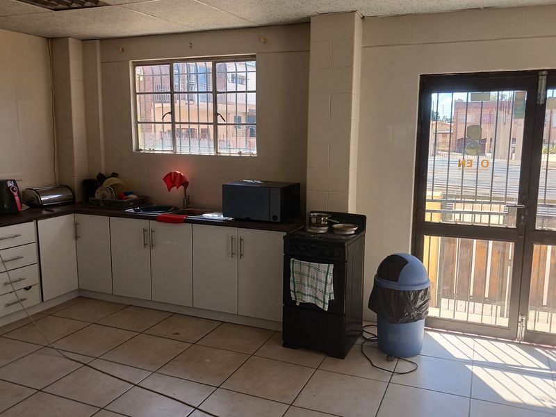 Mixed property use residential and commercial that will generate passive income - Photo 8