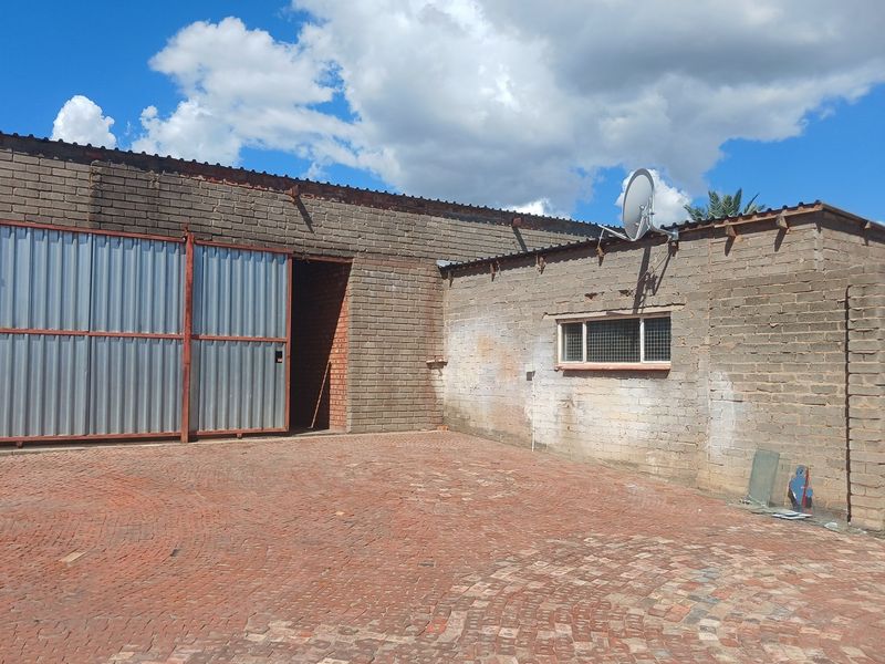 Mixed property use residential and commercial that will generate passive income - Photo 4