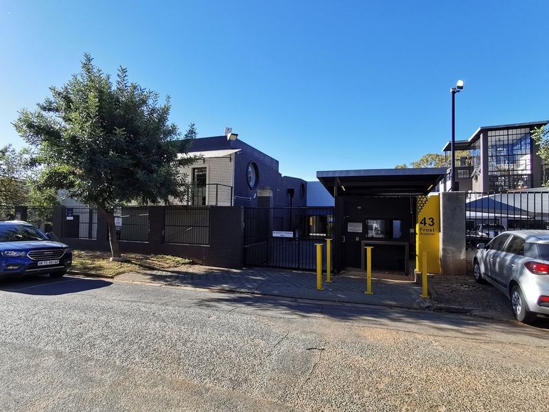 Superb Designer Commercial Space in Creative Precinct - Photo 4