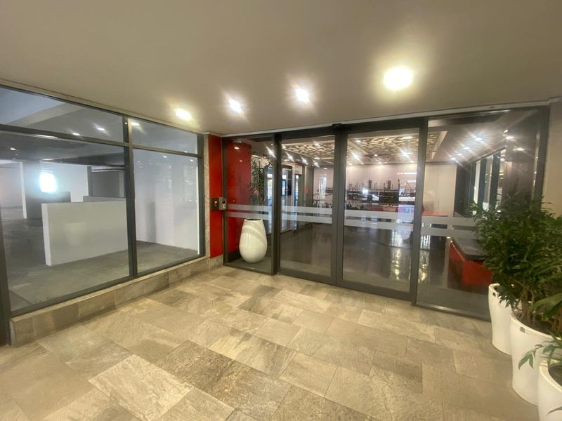 Retail Space To Let - Photo 2