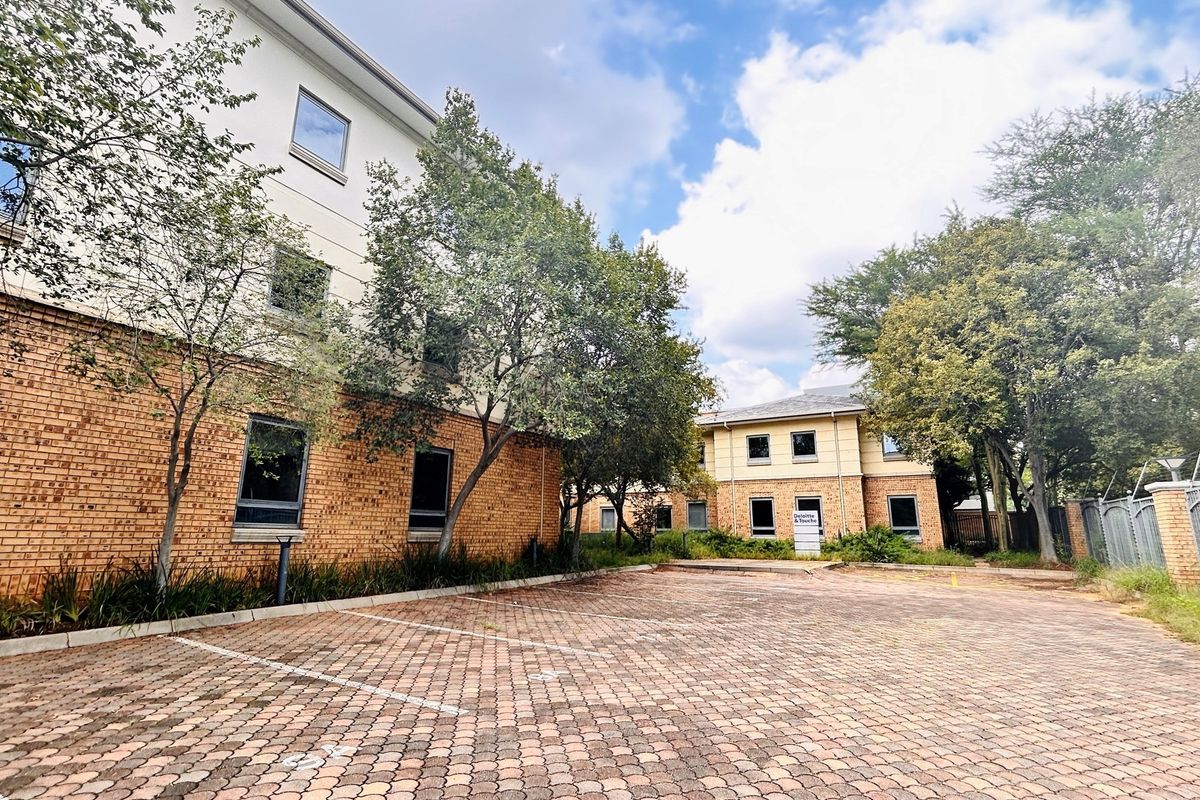 Prestigious Corporate Headquarters in Brooklyn | 3 720m2 GBA | Prime Location - Photo 2