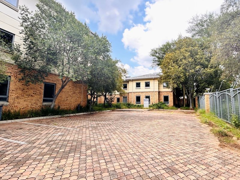 Prestigious Corporate Headquarters in Brooklyn | 3 720m2 GBA | Prime Location - Photo 4