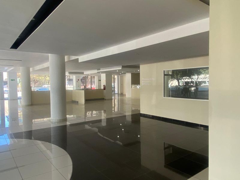 Showroom To Let in Cape Town City Centre - Photo 9