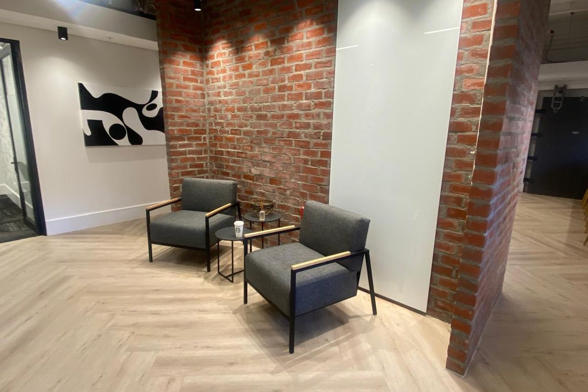 Fully Fitted, Furnished Plug And Play Offices To Let In Gardens - Photo 2