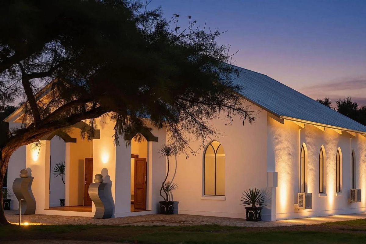 Lovely property offering diverse range of income opportunities - Photo 2