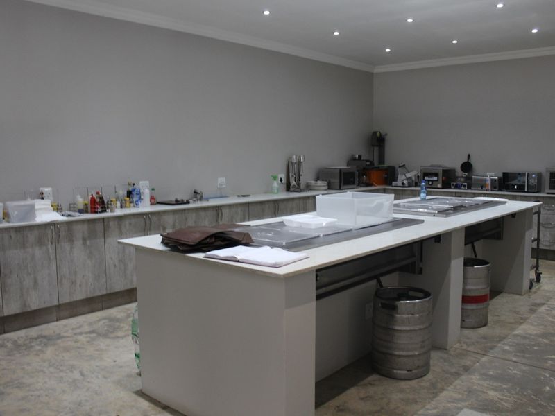 Lovely property offering diverse range of income opportunities - Photo 9