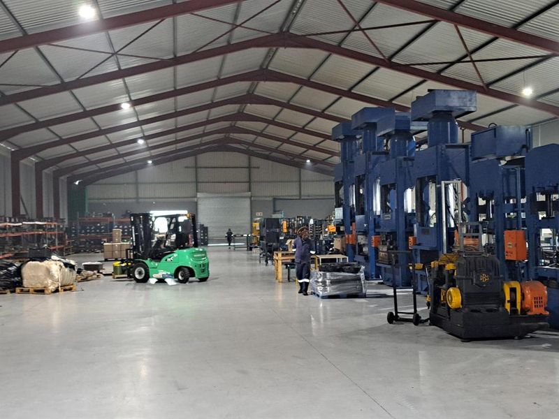 Buy 1 or both high powered warehouses. - Photo 7