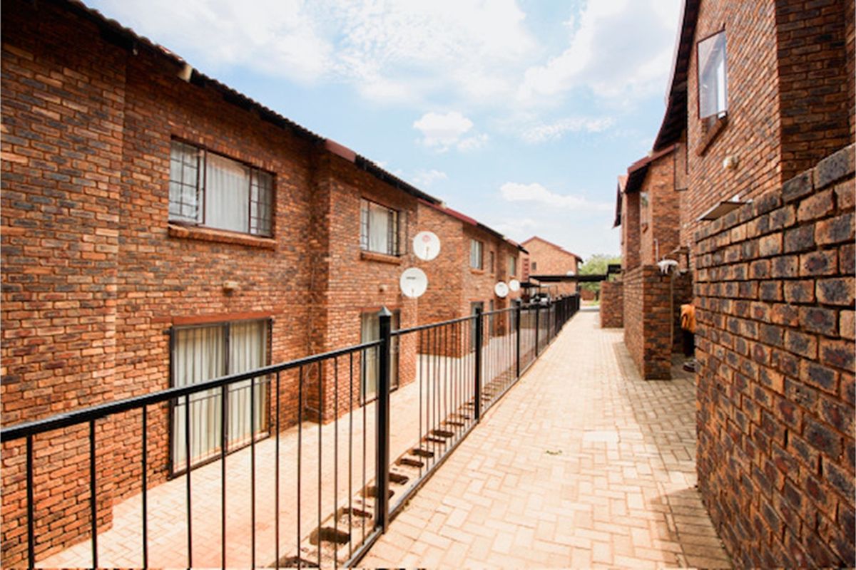 Residential Building Comprising 55 Units - Photo 3