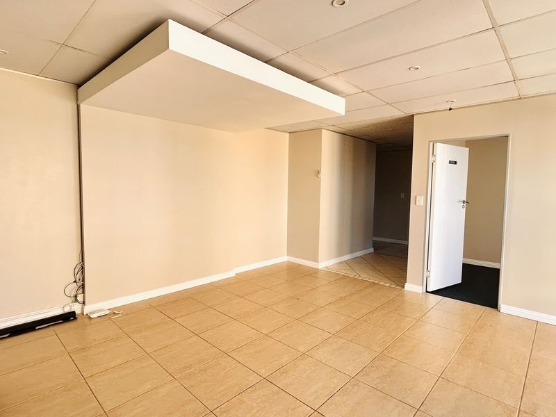 Commercial office building in Menlyn - Photo 7